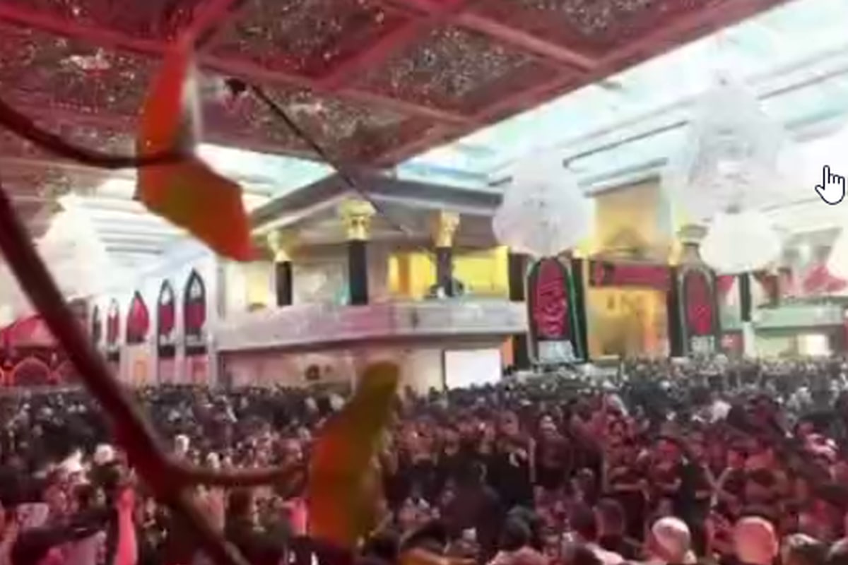 حال‌وهوای حرم حضرت عباس (ع) همزمان با حضور شهدای خانواده رهبر شهید انقلاب در این حرم مطهر