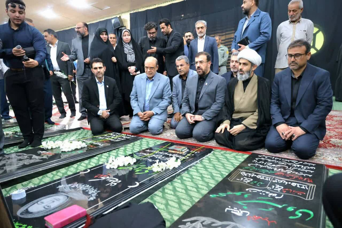 استاندار فارس در سفر به لامرد روند رسیدگی به آسیبدیدگان حمله دشمن را بررسی کرد