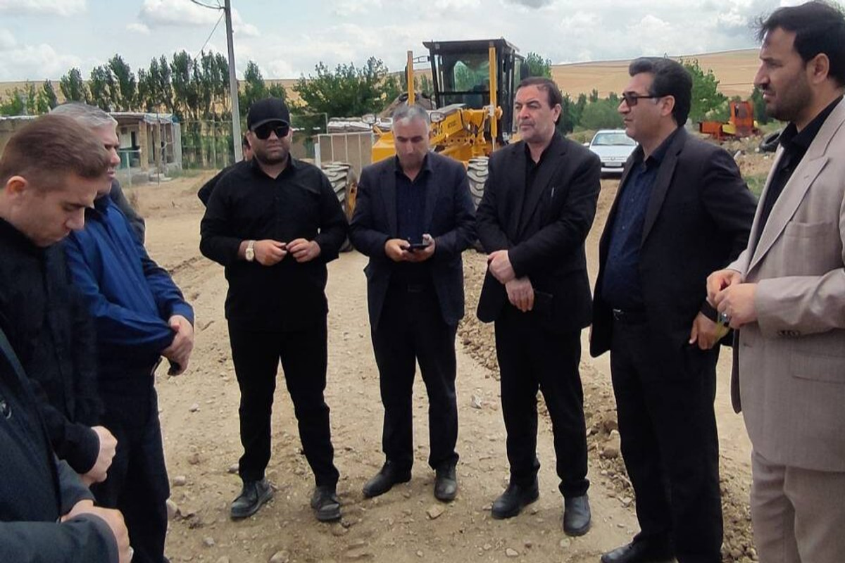 بازدید خوش سیما از روند اجرای عملیات زیرسازی معابر داخلی روستای سیدکندی/ تأکید نماینده گرمی بر شتاببخشی به طرحهای هادی روستایی