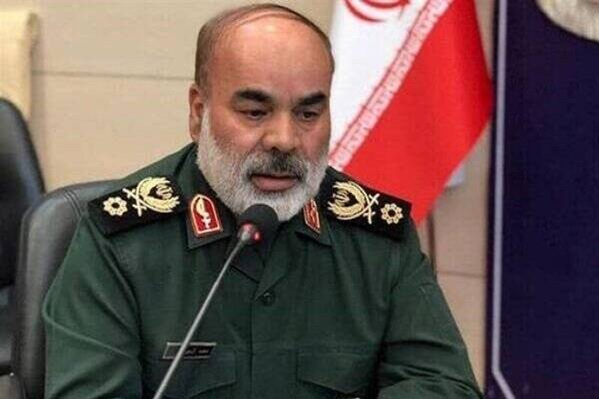 بازدید فرمانده نیروی زمینی سپاه از جزایر راهبردی خلیج فارس