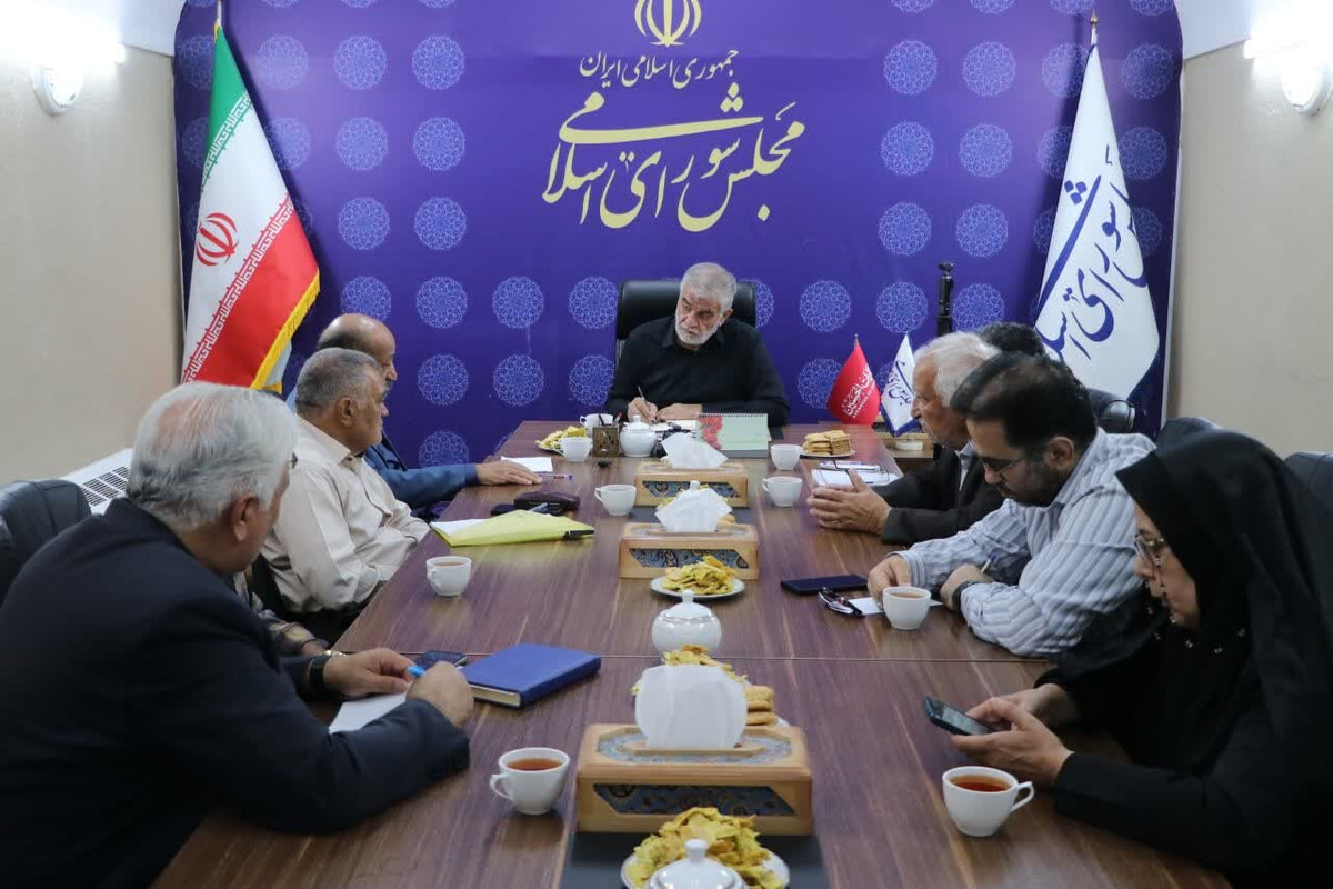 بررسی مسائل بازنشستگان آموزش‌وپرورش یزد در دیدار با جوکار/ تاکید بر حل مشکلات مربوط به صندوق ذخیره فرهنگیان
