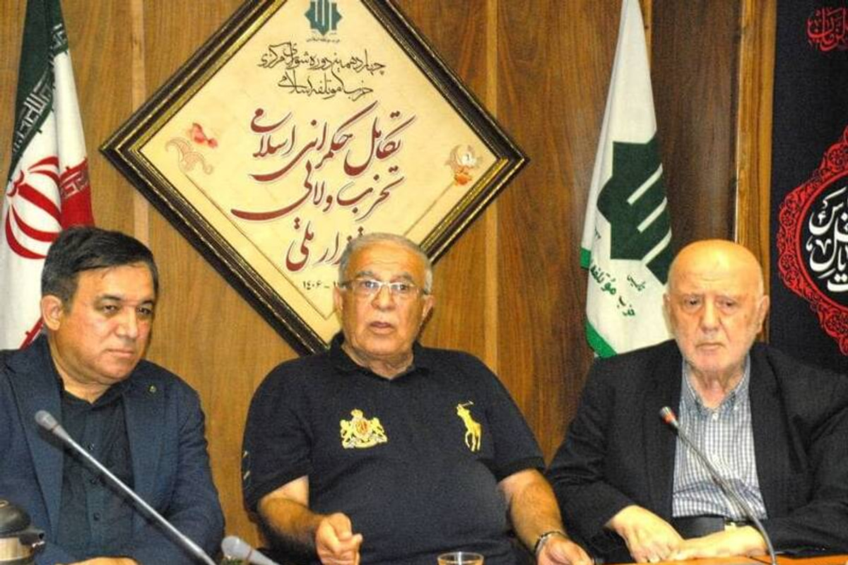تاجرنیا: چرا باید کاری کنند که بازیکنان دو قراردادی شوند؟/ روشن: من همیشه با مربیان ایرانی موافق بودم