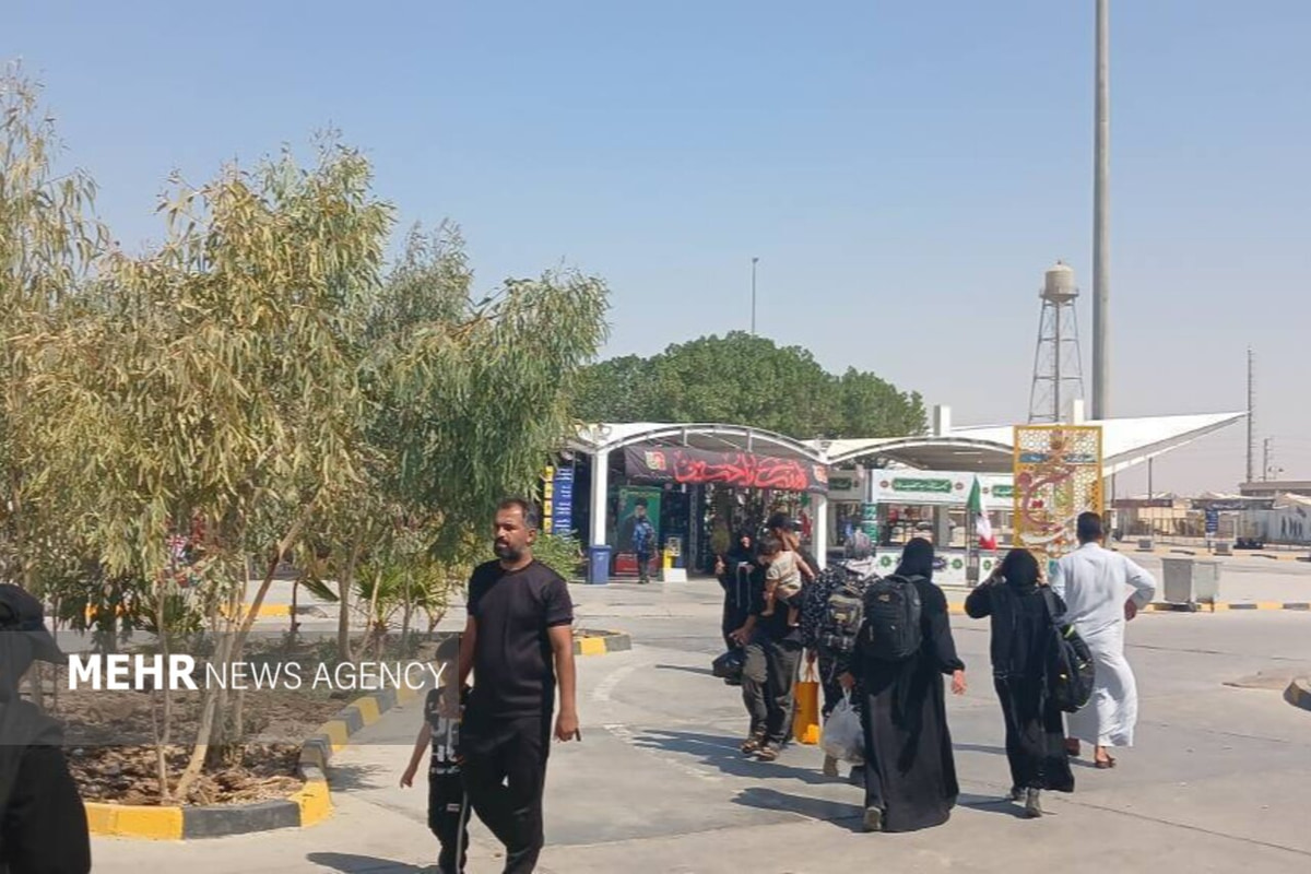 تردد زائران در شلمچه با وجود حمله موشکی آمریکا بدون وقفه ادامه دارد