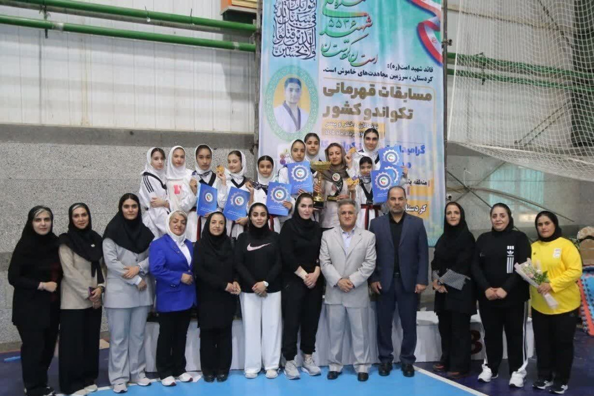 دختران تکواندوکار کردستان بر سکوی نخست منطقه یک کشور ایستادند
