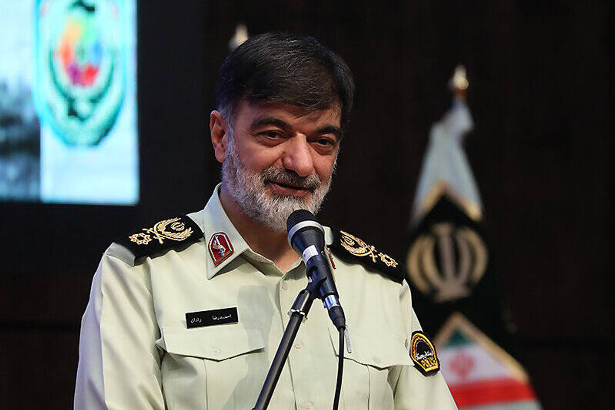 دیدار سردار رادان با خانواده شهیدان لاریجانی، نصیرزاده و سلیمانی