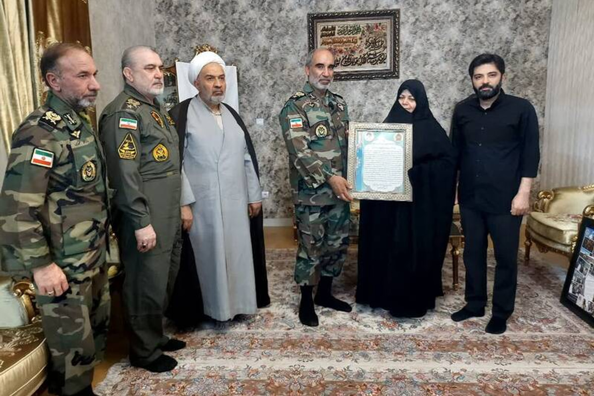 دیدار فرمانده نیروی زمینی ارتش با خانواده شهید سپهبد موسوی