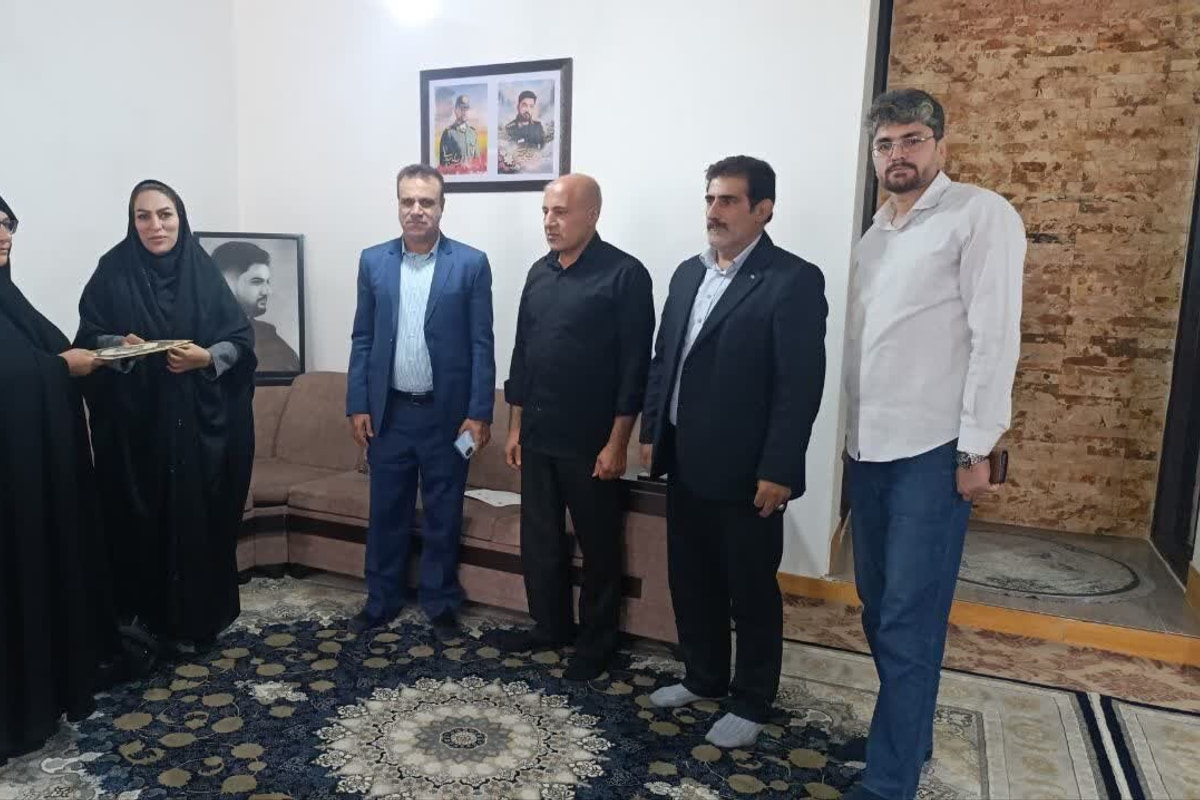 دیدار مسئولان بنیاد شهید لرستان با خانواده شهید «مهدی حیدری»