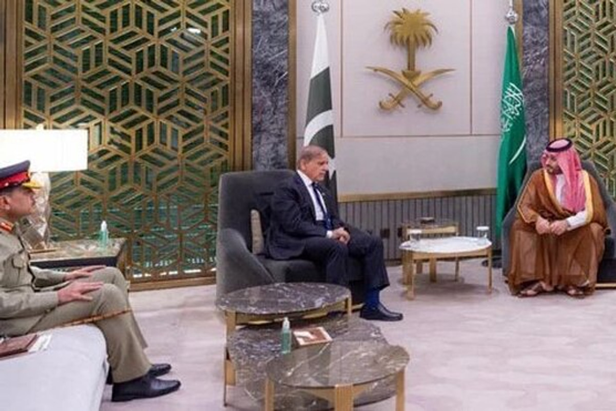 رایزنی شهباز شریف با بن سلمان درباره تنگه هرمز و تنگه باب المندب/ پاکستان در این برهه حساس، قاطعانه در کنار سعودی است/ با والاحضرت توافق کردیم که....
