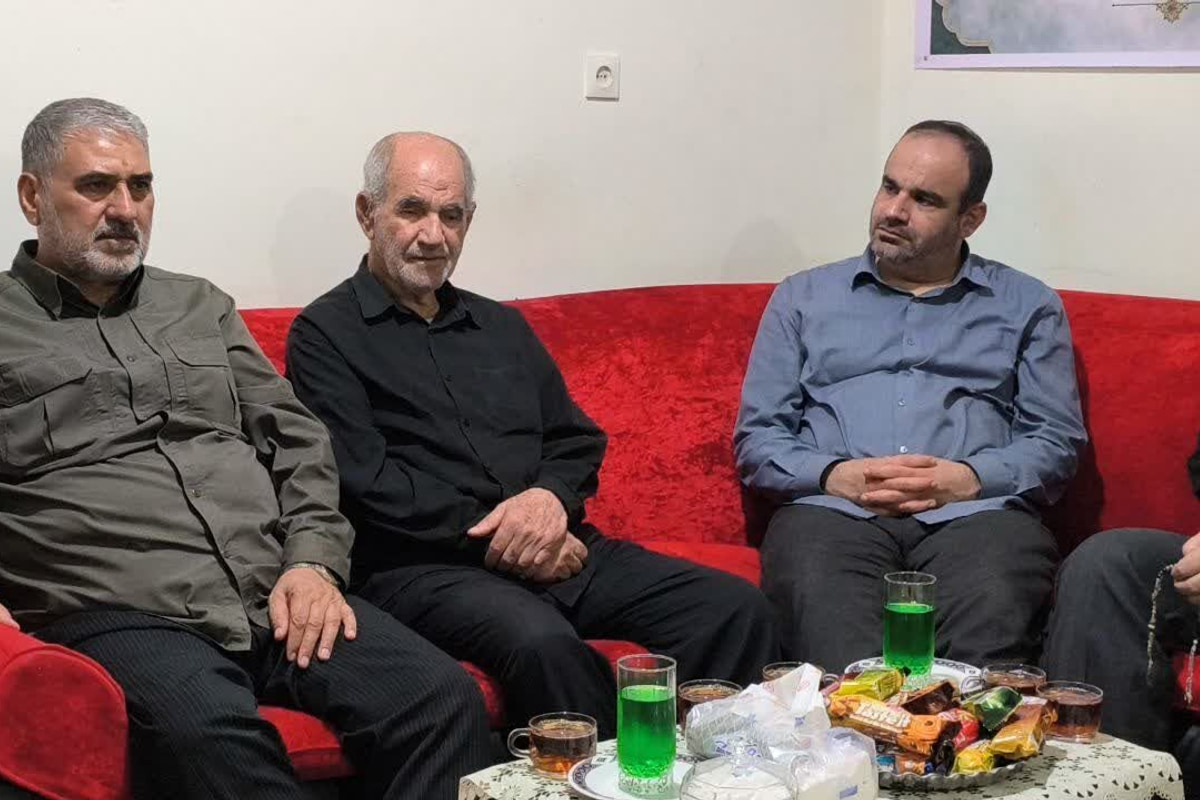 فرمانده سپاه خوزستان: تکریم خانواده شهدا وظیفه‌ای همیشگی است
