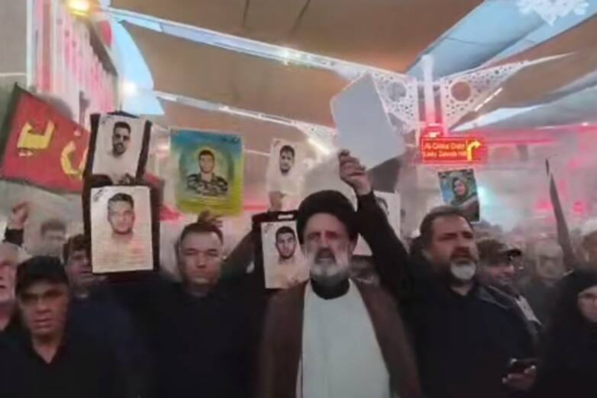 فیلم/ شعار مرگ بر آمریکا خانواده شهدای ناو دنا در کربلا