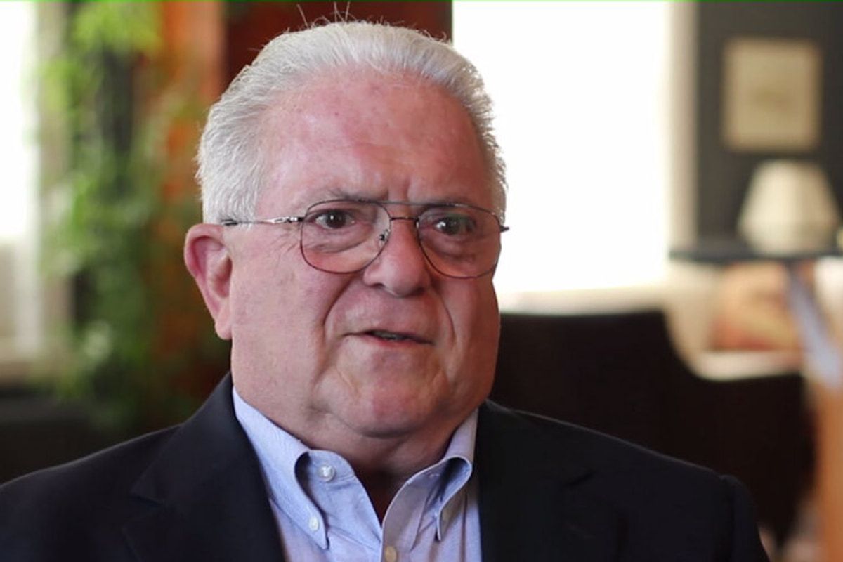 معاون سابق وزیر جنگ آمریکا: نتانیاهو با کارت اپستین، با ترامپ بازی می‌کند